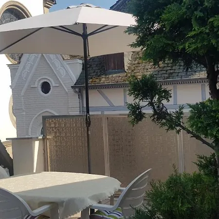 Penthouse Im Historischen Fachwerkhaus Mit Grosser Dachterrasse An Zentralster Lage Boppard Exterior photo